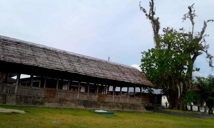Baleo tampak saping kanan Baleo tampak saping kanan